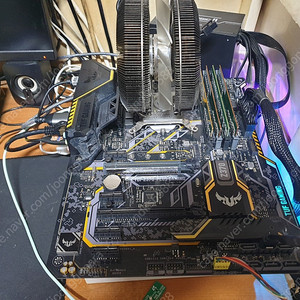 인텔 i7-8700.잘만cnps9900쿨러.아수스z370(사운드안잡혀.외장usb새거드림).삼성램.8g+8g+4g+4g.백패널.택포.용산업자가격