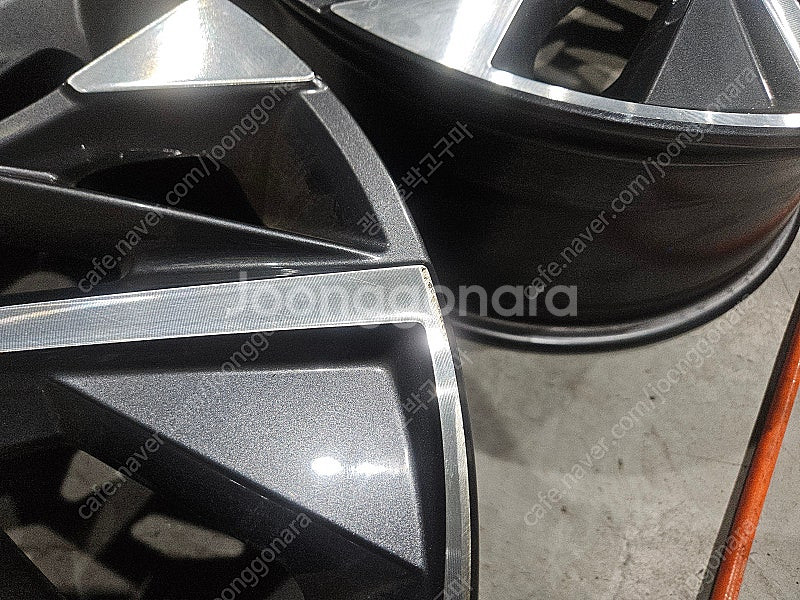 투싼 NX5 18인치 휠 판매합니다.--5