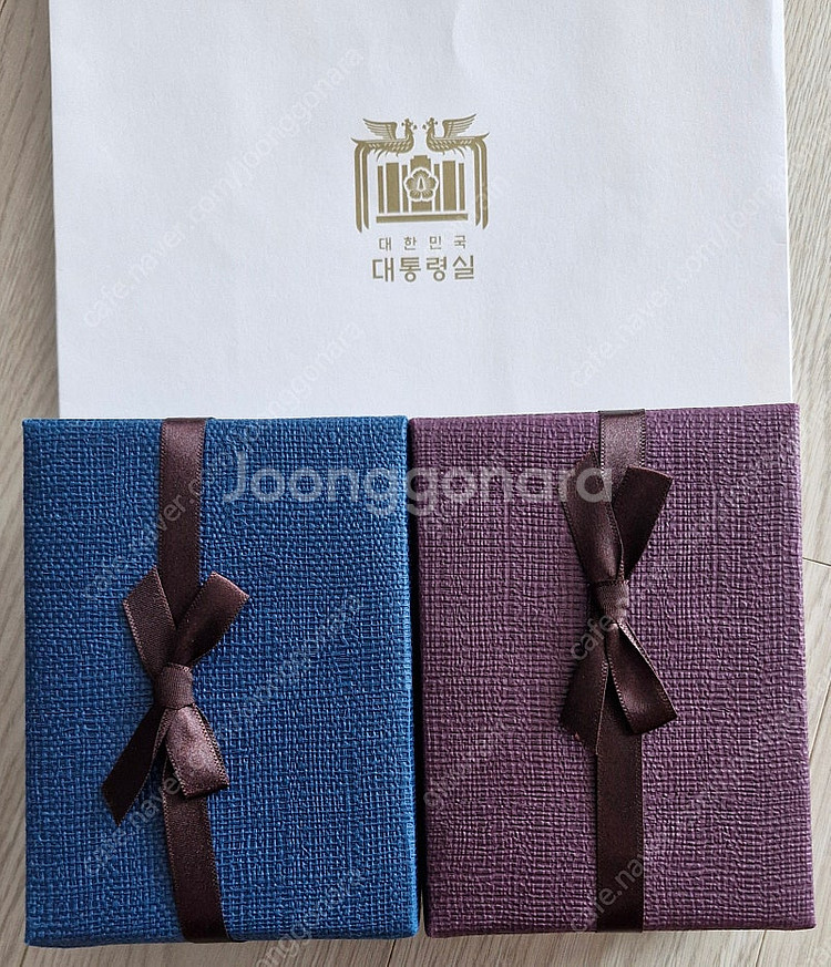 윤석열대통령 남녀시계세트 미개봉 쇼핑백까지 선물용--0