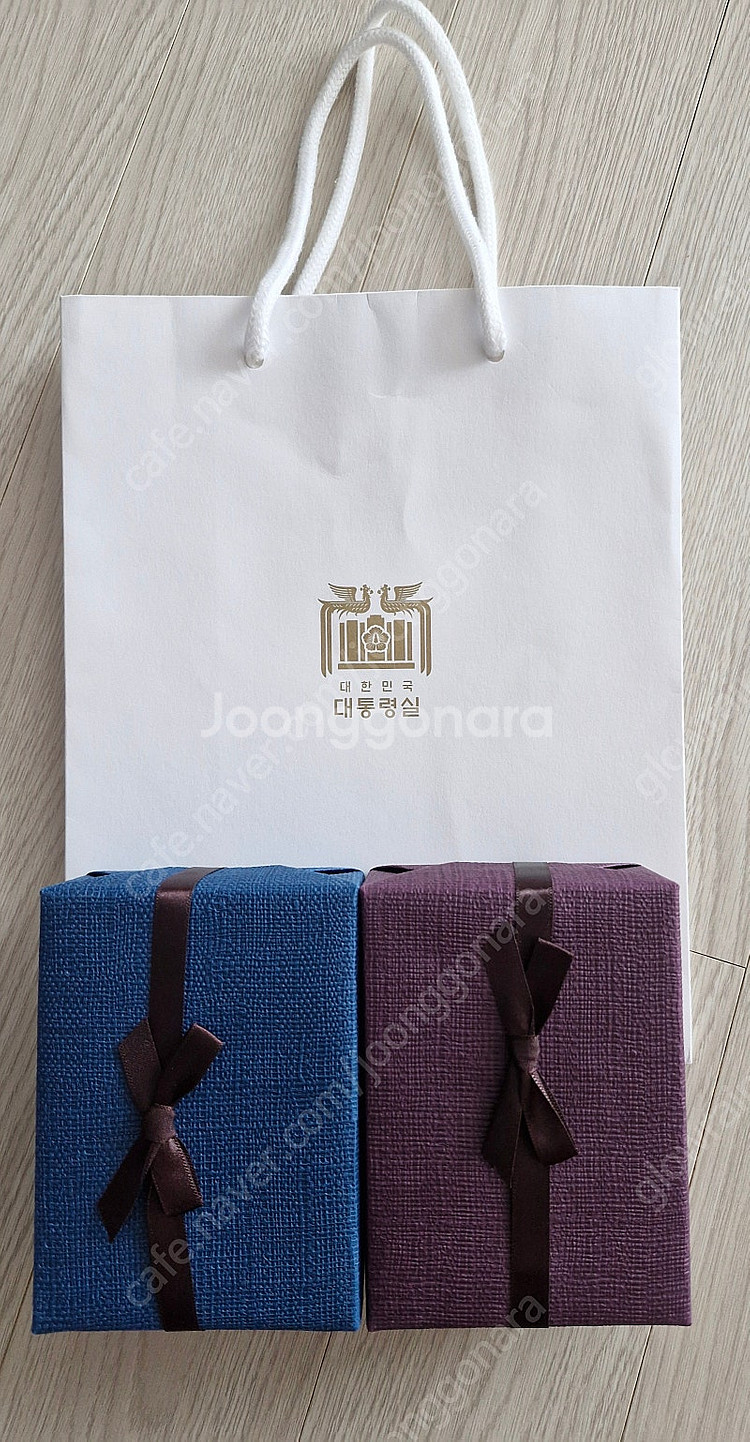 윤석열대통령 남녀시계세트 미개봉 쇼핑백까지 선물용--1