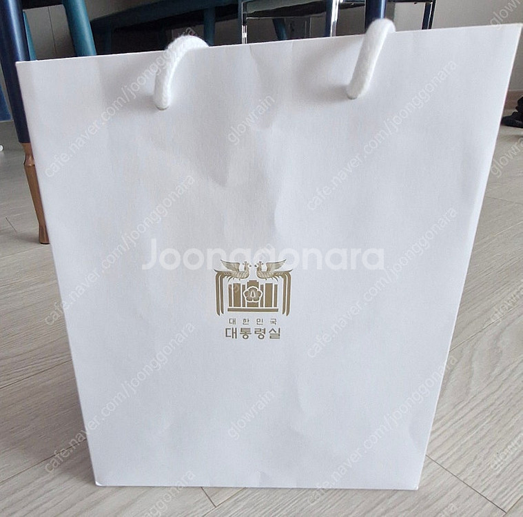 윤석열대통령 남녀시계세트 미개봉 쇼핑백까지 선물용--2