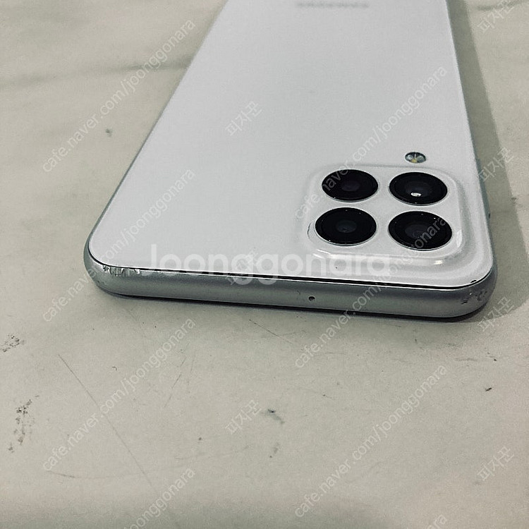 갤럭시 점프2 화이트 128기가 무잔상 깔끔한기기 8만원 판매합니다!--3