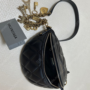 발렌시아가 수비니어 퀄팅 벨트백 블랙 이미지