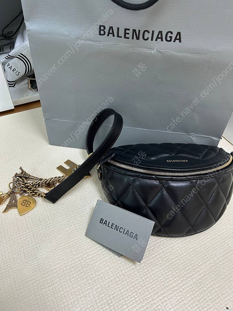 발렌시아가 수비니어 퀄팅 벨트백 블랙 이미지