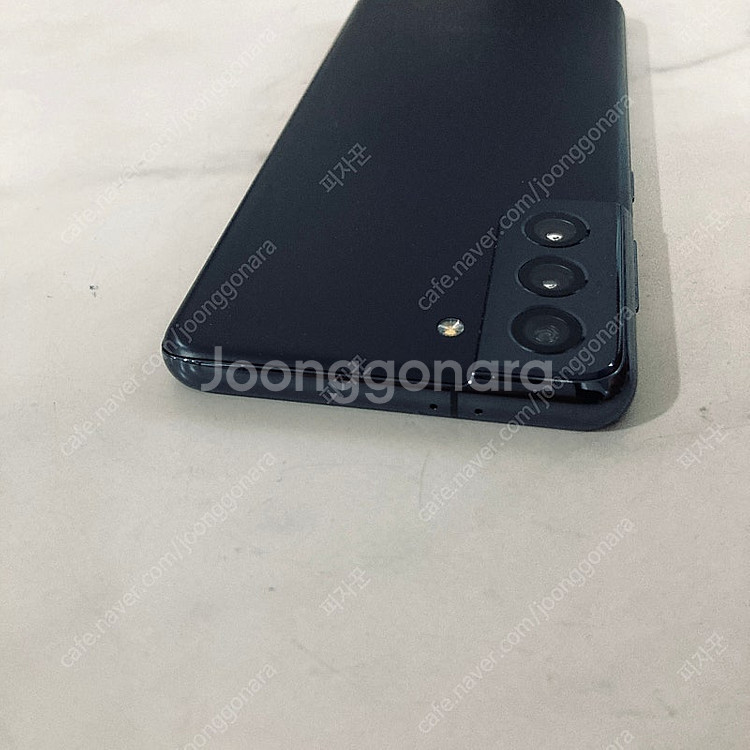 갤럭시 S21 블랙 256기가 매우깔끔한기기 15만원 판매합니다!--3