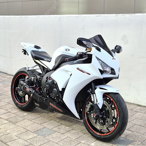 2015 화이트 CBR1000RR 판매합니다.