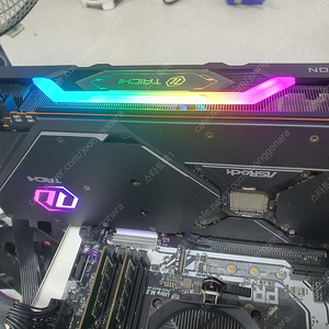 ASROCK 라데온 RX6800XT 그래픽 카드 팝니다. [ 고장 ]