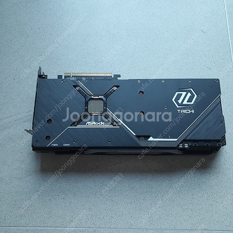 ASROCK 라데온 RX6800XT 그래픽 카드 팝니다...--4