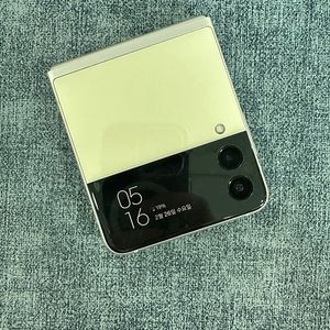 갤럭시Z플립3 256용량 크림색상 게임용 서브용 단말기 6만원 판매 합니다