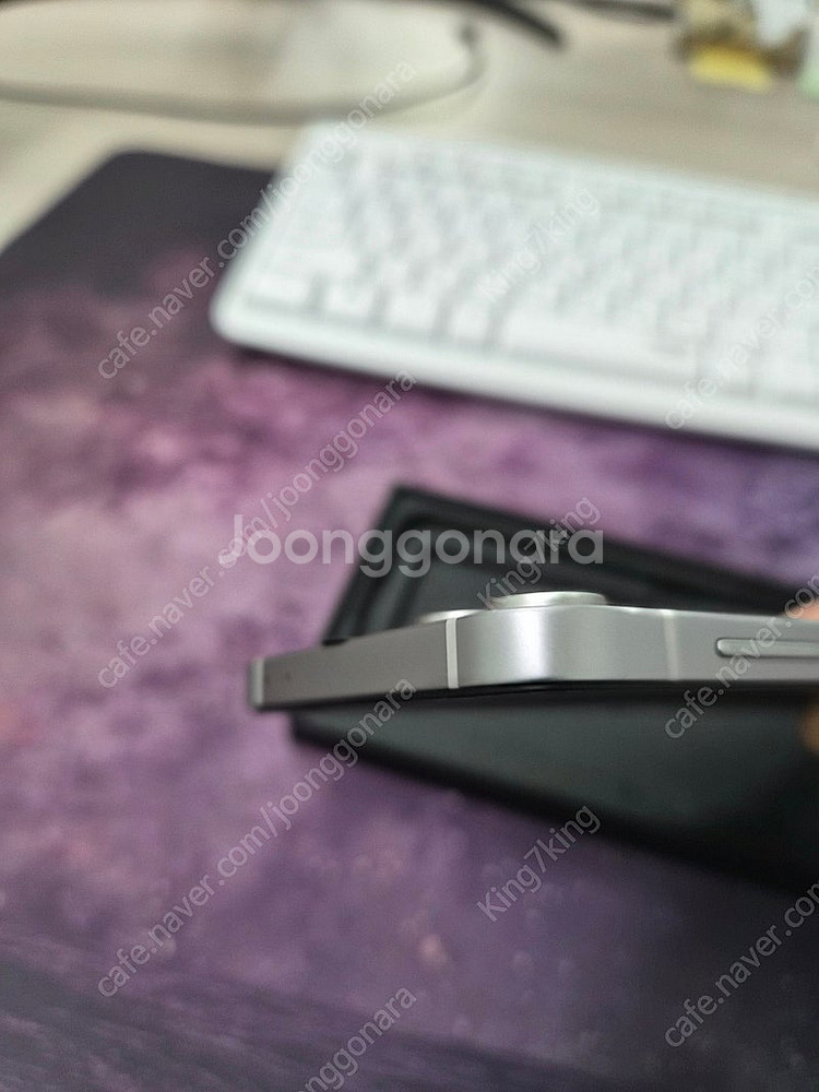 갤럭시 Z플립6 256GB 실버 SSS급 팝니다.--4