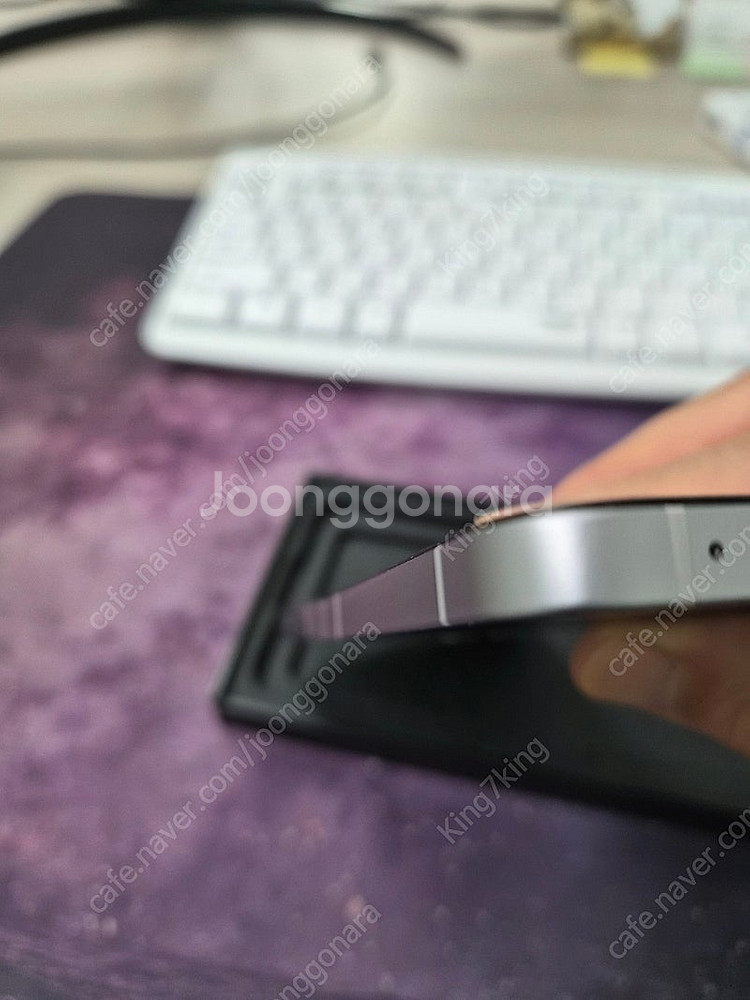 갤럭시 Z플립6 256GB 실버 SSS급 팝니다.--6