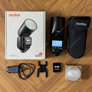 고독스 스트로보 V1 pro S 소니용 + AK-R11돔 디퓨저 팝니다.
