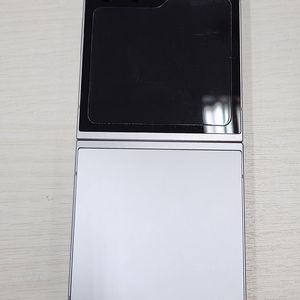 갤럭시 Z플립6 그레이색상 256용량 상태좋은 무잔상 미파손 단말기 50만 판매합니다