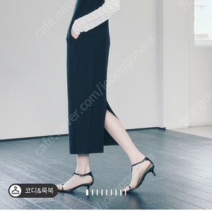 더캐시미어 백 슬릿 슬리브리스 니트 드레스