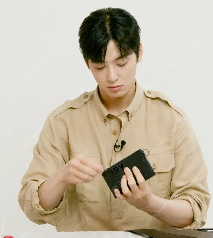 상태 좋음) 차은우 버버리 Burberry 지갑--0