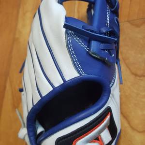 야구글러브 몇 가지 판매합니다.