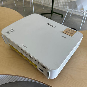 신동품급 NEC 레이저 빔 프로젝트 (NP P502HLG-2) 팝니다. 가격내립니다