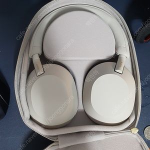 SONY WH-1005XM5 실버 팝니다 실사용적음 무기스 거래내역많음 택포21에팔아요 3년무상보증