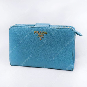 프라다 (PRADA) 사피아노 메탈 지퍼포켓 중지갑 (보야지 블루)