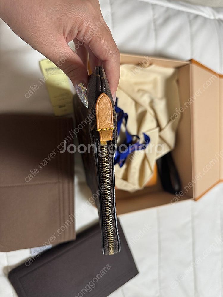 루이비통 에튀보야주 pm 클러치 파우치 (지갑대용가능)--2