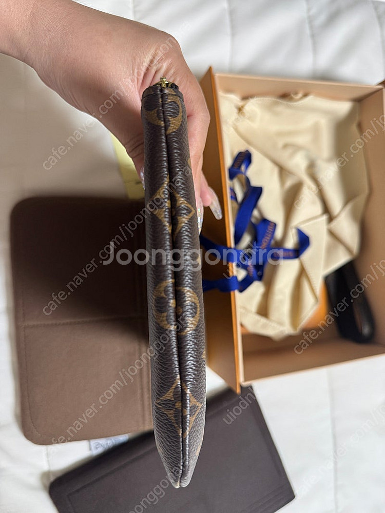 루이비통 에튀보야주 pm 클러치 파우치 (지갑대용가능)--3