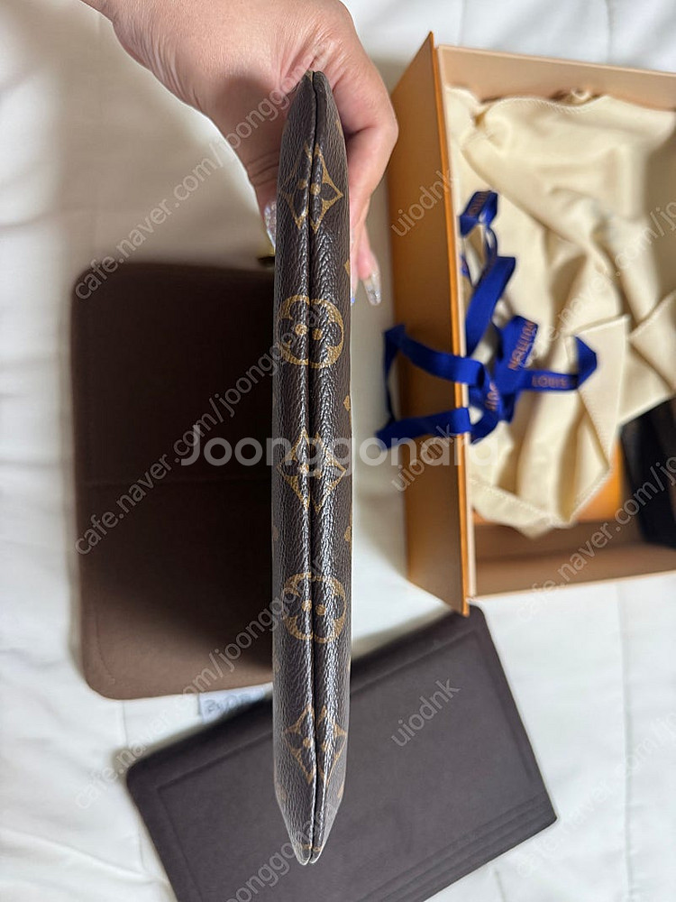 루이비통 에튀보야주 pm 클러치 파우치 (지갑대용가능)--4