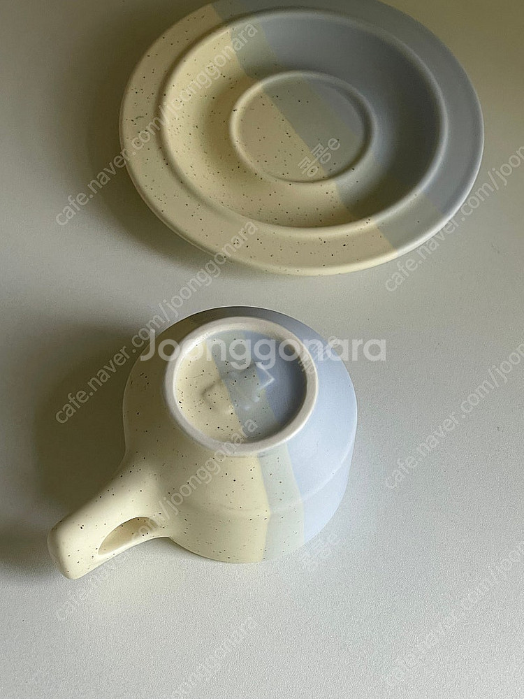 새상품) 긁힘있음 패브릭포터리 컬러블록라인플랫컵+소서 세트--2