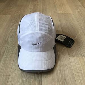 [49,000] (ONE SIZE) 00's 새상품 데드스탁 나이키 스피어 드라이 스카치 캠프 메쉬 러닝캡 화이트