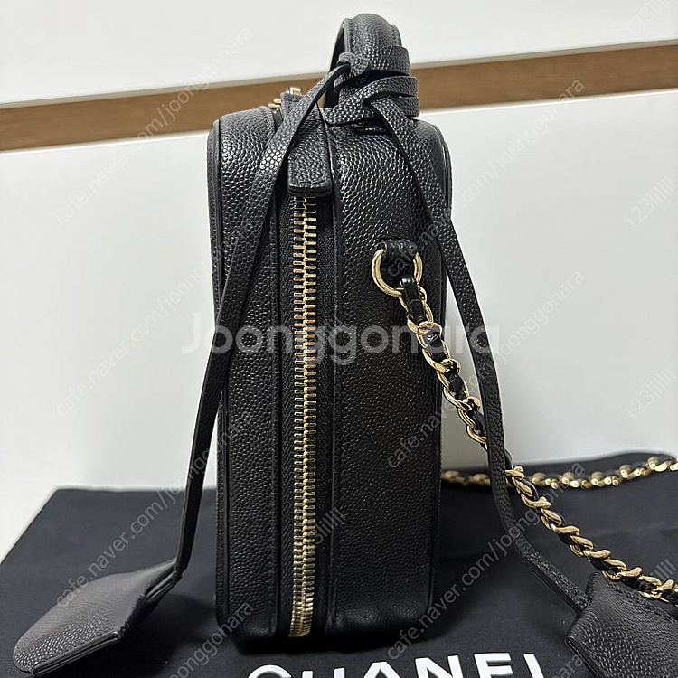 샤넬 코스메틱 베니티 탑핸들 캐비어 블랙 풀구성 팝니다...--4