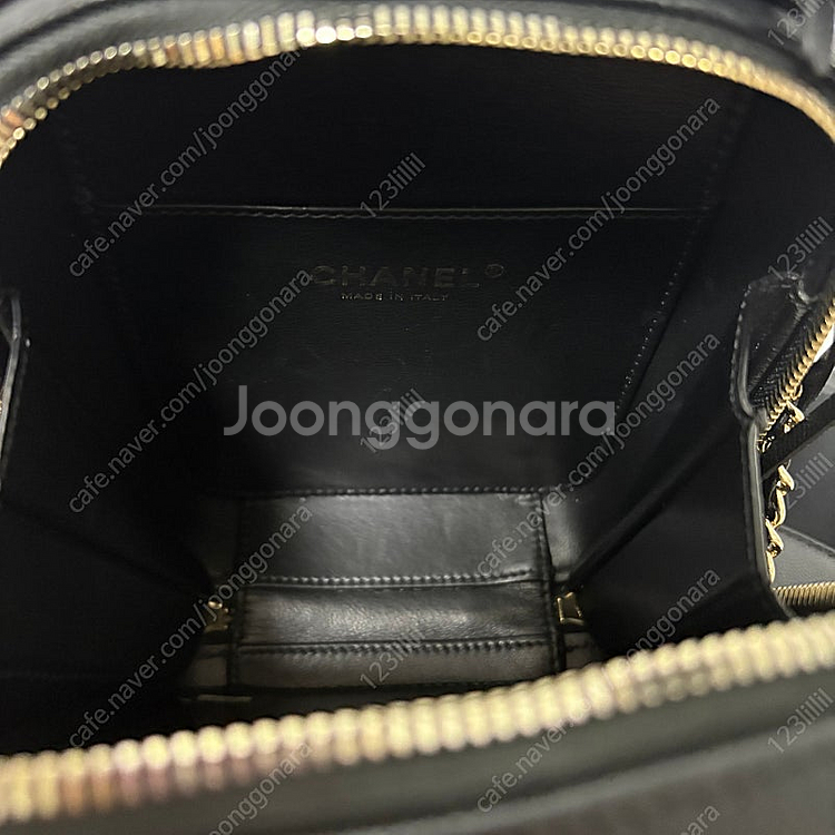샤넬 코스메틱 베니티 탑핸들 캐비어 블랙 풀구성 팝니다...--6