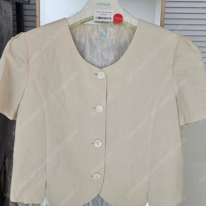 타낫 웨이브(Round slit short jacket)