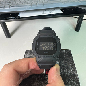 지샥 DW-5600UBB-1DR 손석구 시계 정품 풀박스 S급 팝니다 : )