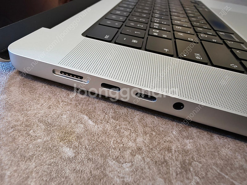 맥북프로 M3 MAX 16인치 실버 판매합니다 (14c...--1