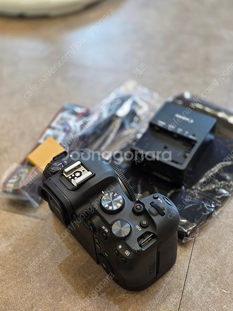 캐논 eos R6 판매합니다 (상태 극상!! / 박스x...--1