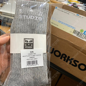 [ L, XL ]아이앱 스튜디오 의류 및 아디다스 맨투맨 새제품 팝니다