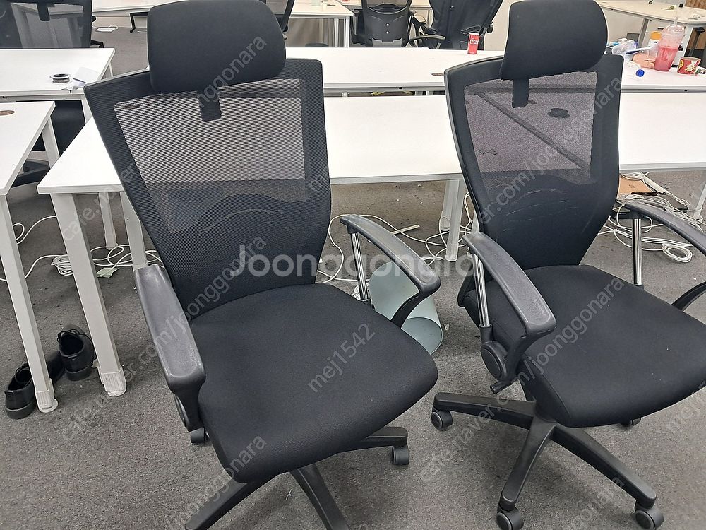 사무실가구 화이트책상 3단이동서랍 메쉬사무의자 정리--5