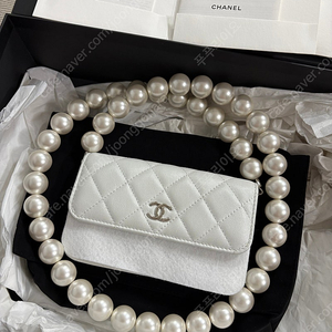 샤넬 진주 미니백 카프스킨 풀구성