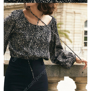 르에 lea FLOWER BLOUSE(거의새상품)