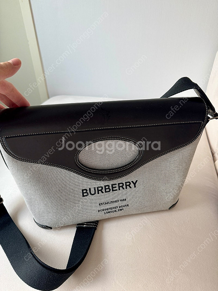 (급매) 버버리 burberry 남성 메신저백 크로스백--4