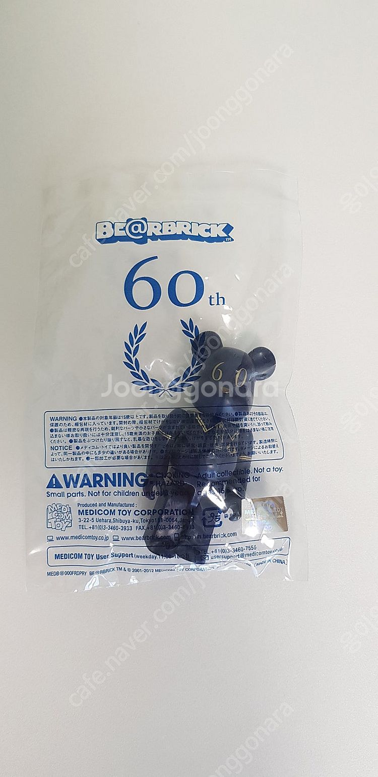 베어브릭 100% 프레드페리 60주년기념 미개봉팝니다.--0