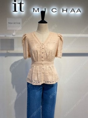 잇미샤 IT MICHAA 아일렛 레이스 퍼플럼 블라우스...--2