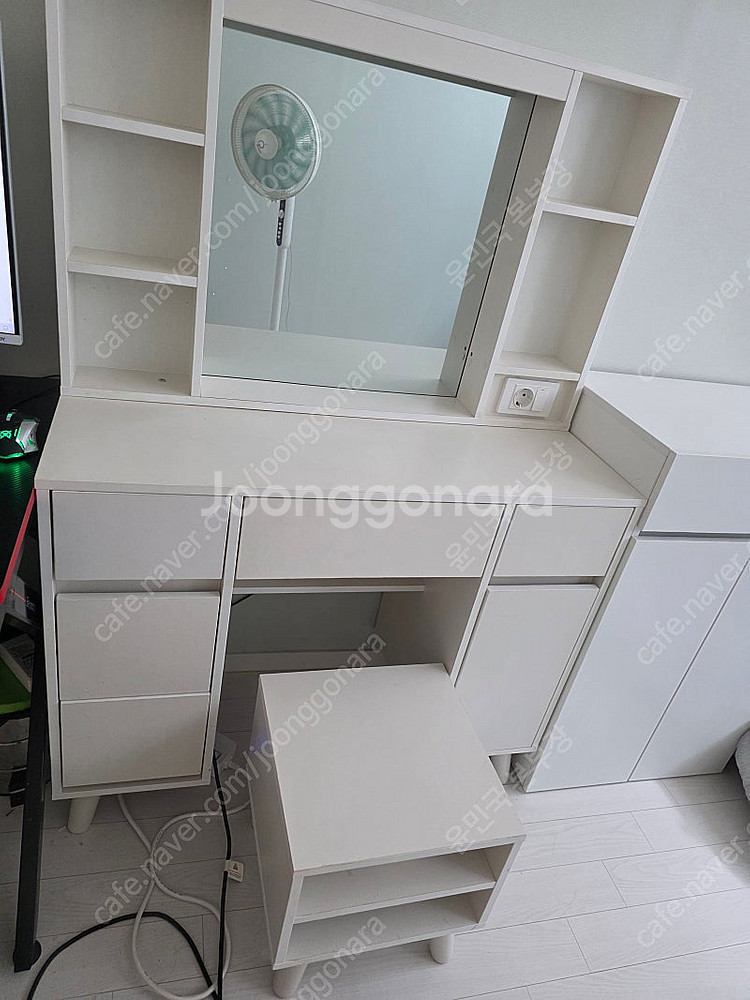 컴퓨터책상+화장대(조명+의자포함)+2단 서랍장 일괄판매--2