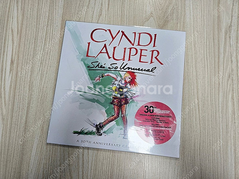 신디로퍼 1집 She's So Unusual: A 30...--0