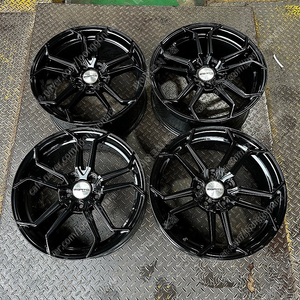 18인치 지가토 유광블랙 대만산 중고휠 1대분 PCD114.3 8.0J +28