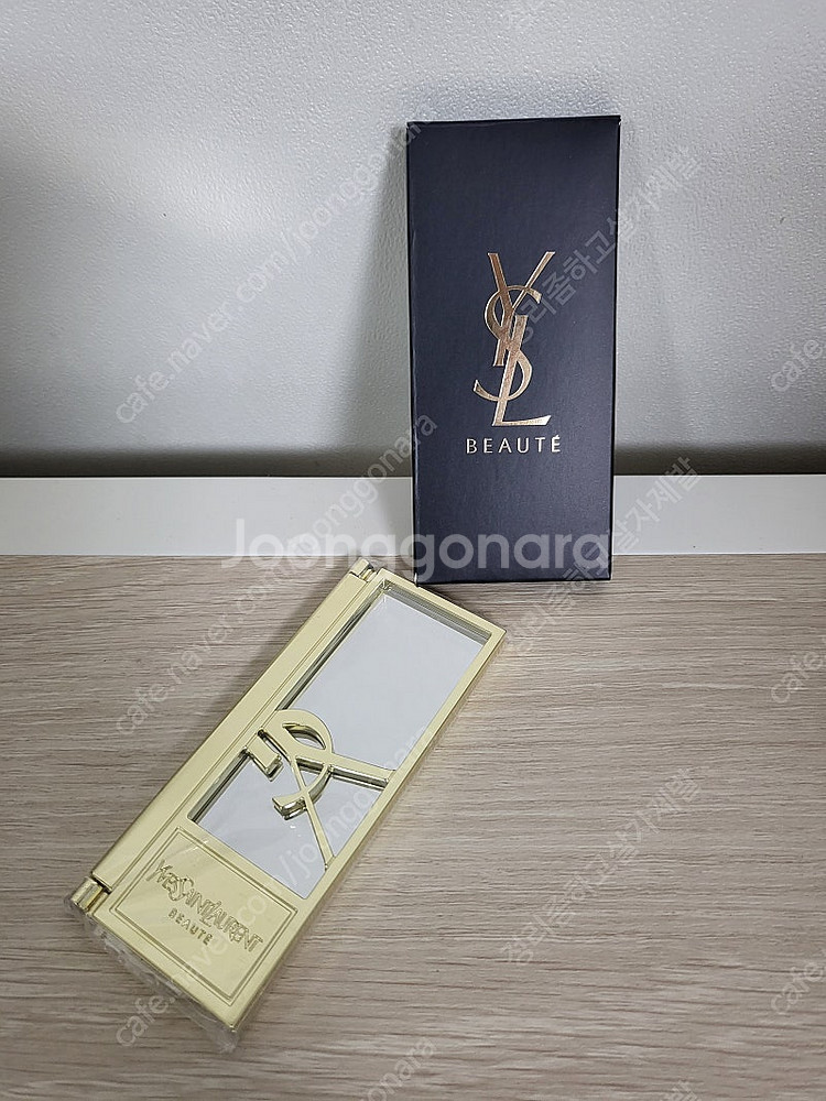 정품) 새제품 입생로랑 거울(코스메틱)--0