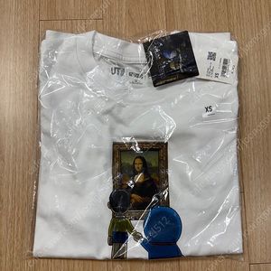 유니클로 도라에몽x루브르 박물관 UT반팔 티셔츠 XS사이즈