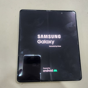 갤럭시Z폴드4 256GB 블랙 깨끗 하구요.수원 인근 전지역 직접 무료배달 가능 합니다.