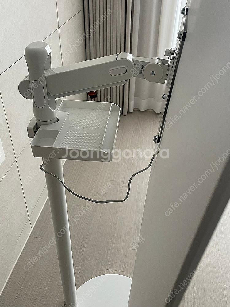 [파주]삼성 모니터 M7 43인치 S급 스탠드 포함 판...--1