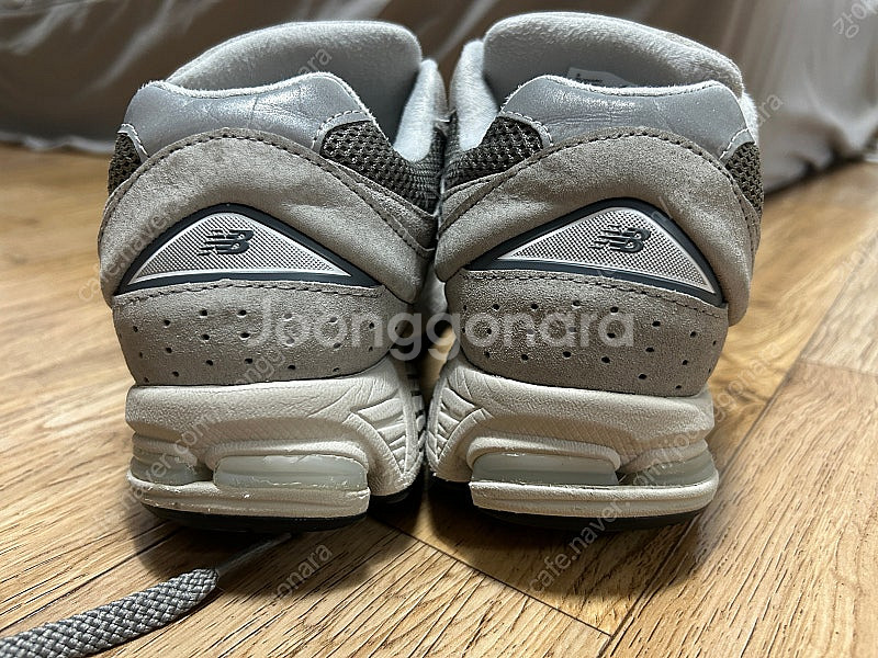 뉴발란스 2002r 260사이즈 그레이--1