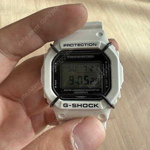 지샥 dw-5600nt 디스이즈네버댓 콜라보 시계